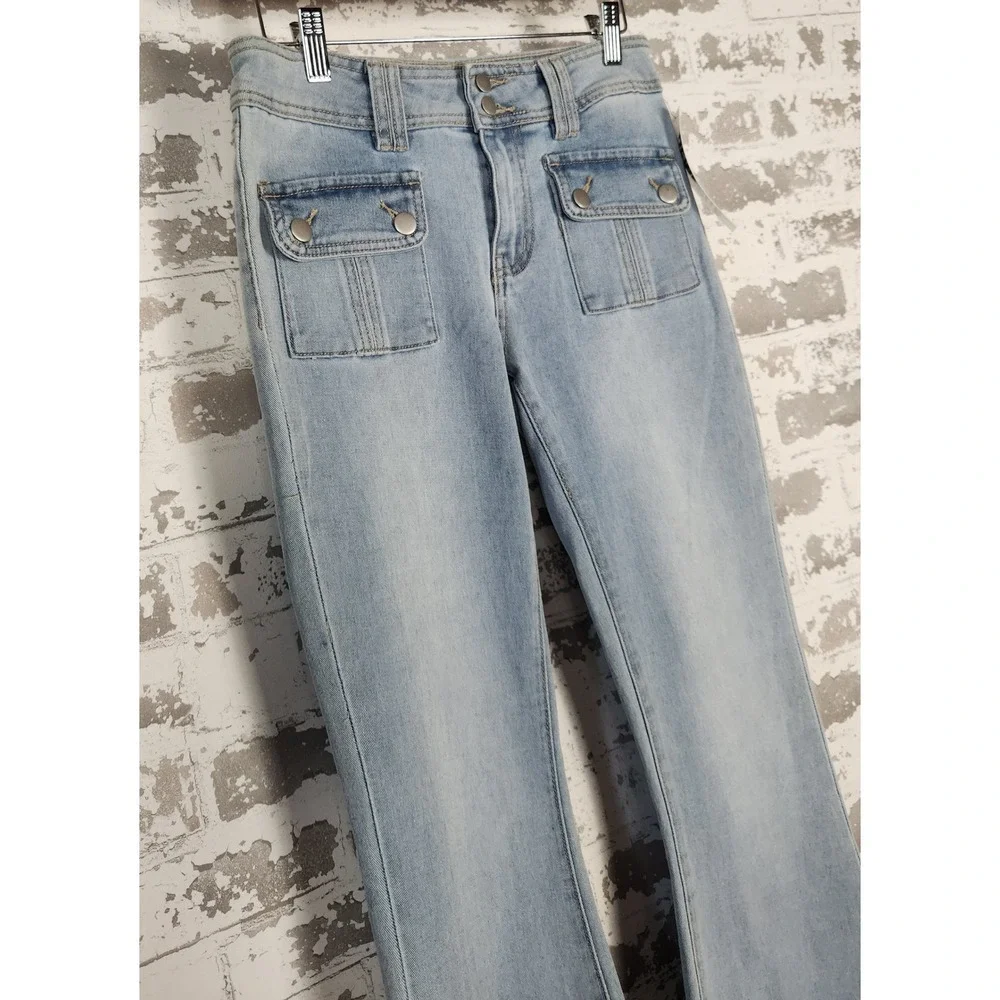 Forever‎ 21 Rewash Flare Jeans 8 Light Wash Denim Square Pockets Retro Style